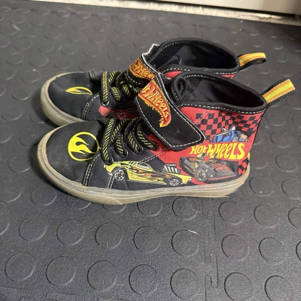 YOUTH SIZE 12 MATTEL HOT WHEELS BOYS LIGHT UP HIGH TOP SHOES Pre owned